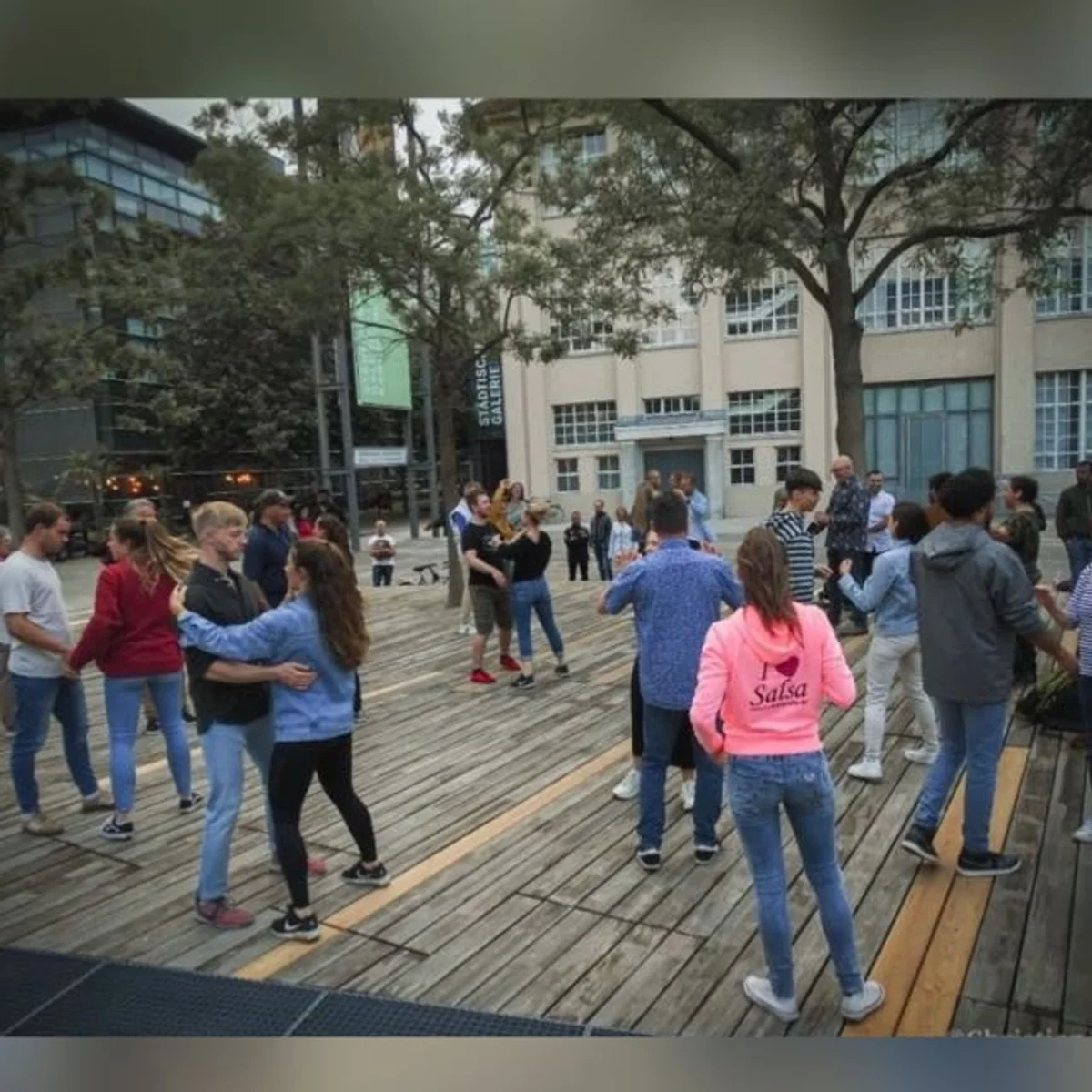 Community: KA im Kreis