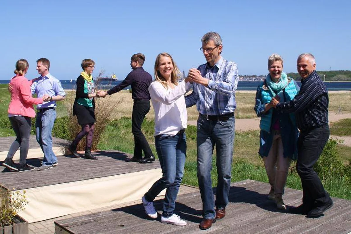 Salsa Workshop Mittelstufe am Falckensteiner Strand