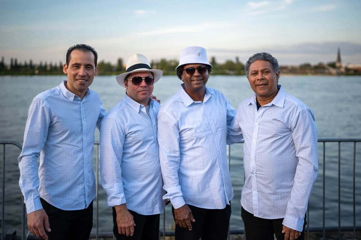 "Los 4 del Son" am Weinstand in Taunusstein/Wehen