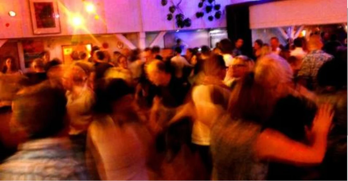 Salsa-Party im Calesita mit DJ Charly Flow und Salsa On1-WS
